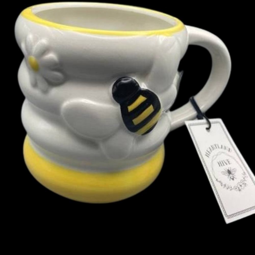 Heartland Hive Hand Painted NWT Bumble Bee Ceramic Mug